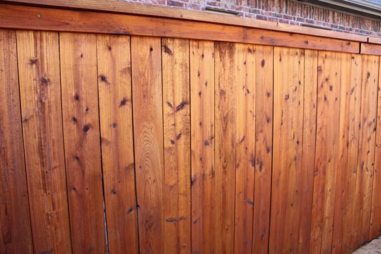 Wood Fence Staining Companies – Complete Homeowner Guide